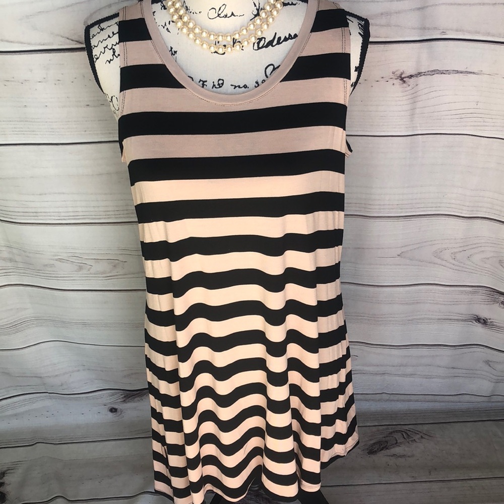 Logo by Lori Goldstein sleeveless top🥀New